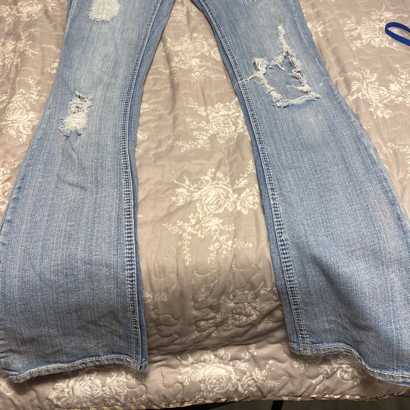 Vintage y2k Ultra low rise Mudd flare jeans in light wash. Size 0 - Picture 2 of 4